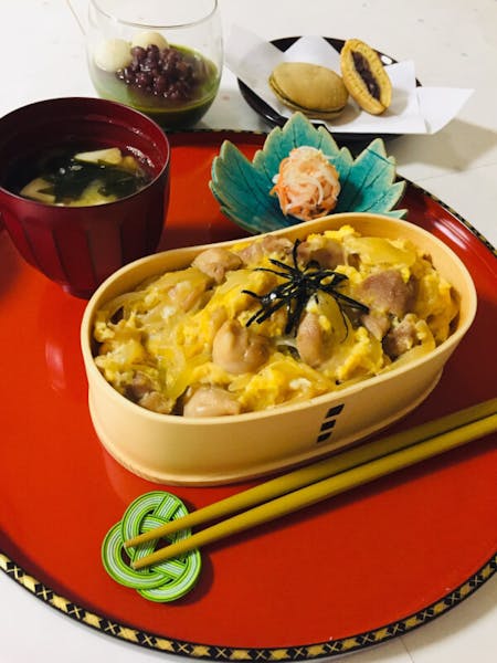 【KAMAKURA 】Oyakodon and Japanese sweets
【镰仓站附近 】   鸡肉鸡蛋盖浇饭 和 日式   
  点心٩(^‿^)۶