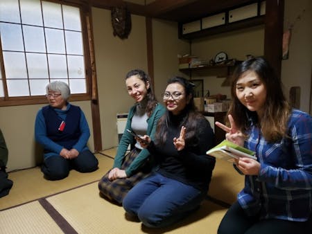 There are basic courses and instructor courses from the traditional Japanese tea ceremony experience.