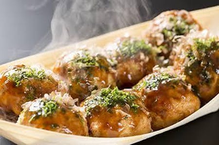 Takoyaki cooking experience taught by Osaka takoyaki professionals!