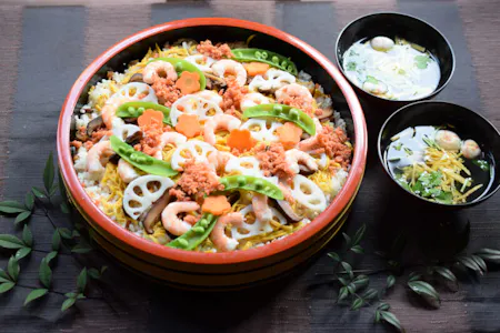 Learn the basics of Japanese food! Gorgeous chirashizushi and the best soup
