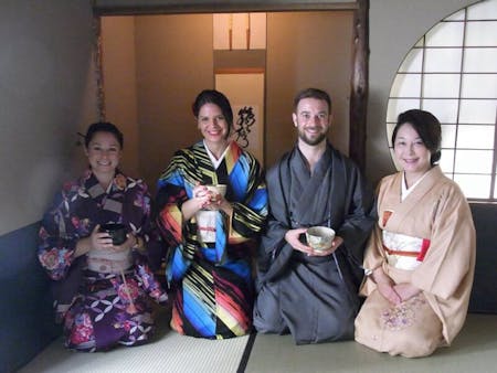  Experience tea ceremony in a tea room in Ginza!