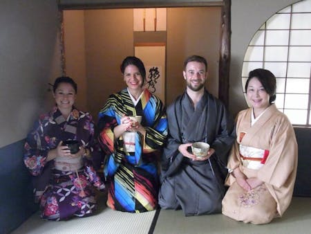 Experience tea ceremony in a tea room in Ginza!