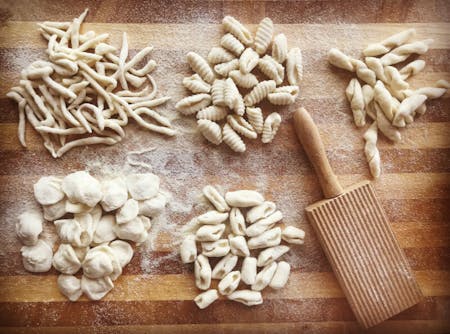 Online live cooking class: Hand made fresh pasta from scratch and  homemade Italian traditional sauce.