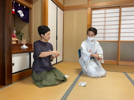 Let's experience the beautiful Japanese culture tea ceremony at zoom