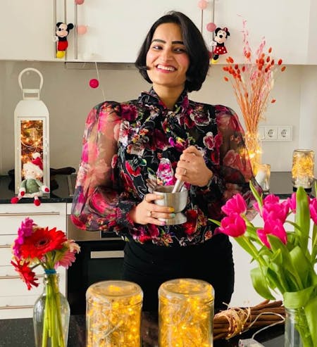 Online butter masala with the dancing Indian Chef