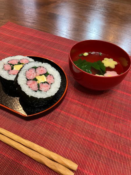 let's cook!!
Hana Maki-zushi  and  su mashi-jiru