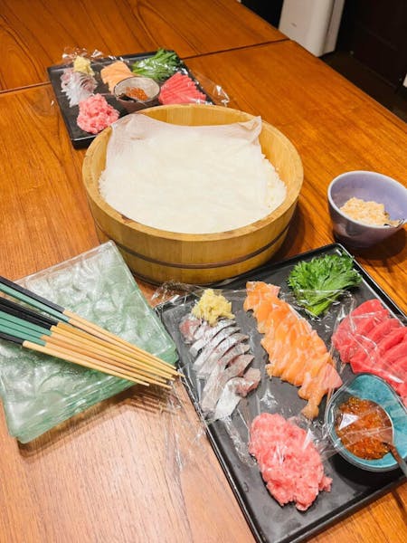 Easy for anyone without using fire. Hand-rolled sushi and Japanese Dessert in Sugamo.