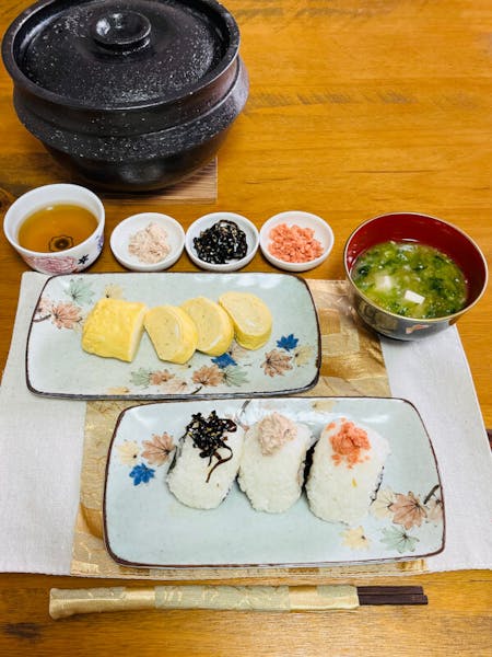 Representative of Japanese home cooking,
Rice ball, Tamagoyaki and Kyoto's famous Tofu Miso soup