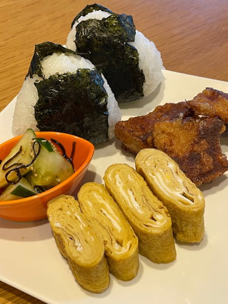 Experience making rice ball, Japanese egg omelet and Japanese calligrapy!
