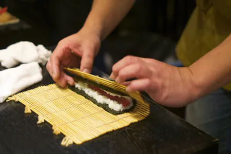 Discover the Authentic Flavors of Japan! Let's experience shopping at a local shopping district and cook Japanese home-style dishes!