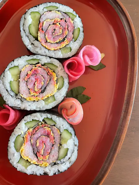 TOKYO rose sushi roll lesson that will make everyone smile (rental bike is included)
