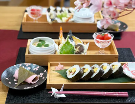 A Cozy Japanese Hot Pot Experience : Shabu-Shabu & Sushi Rolls