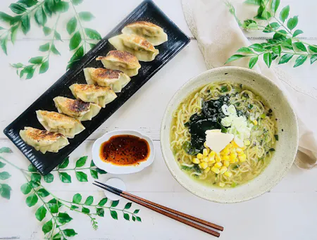 Vegan salt flavored ramen and pan-fried dumplings. Let’s make your own bento box with leftovers and seasonal rice.