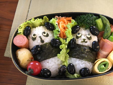 Making a bento box with cute character look