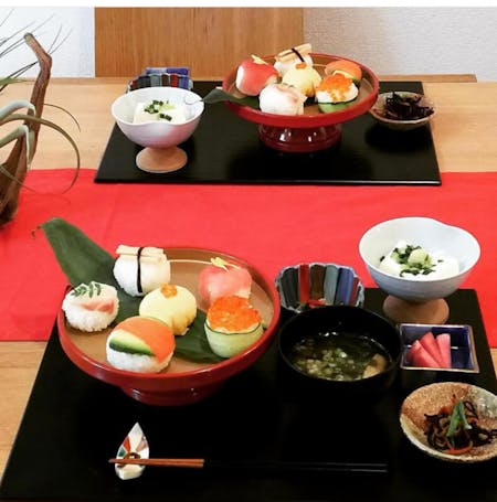 Enjoy your new Japanese food together!