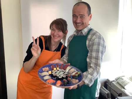 Visiting Tsukiji Market and Making 3 Types of Sushi with the National Government Licensed Guide Interpreter (Vegetables are available for Vegan/Vegetarian)