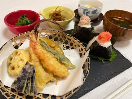 Let's make rice balls! Let's make tempura! Matcha (tea ceremony) Japanese sweets (vegan acceptable)
