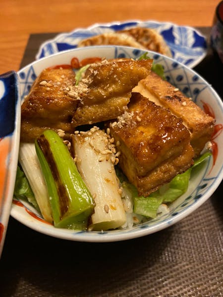 Experience and eat vegan cooking in a traditional house!
 (a bowl of deep-fried Tofu in soy sauce, mirin, etc and gyoza and miso soup for vegan)
