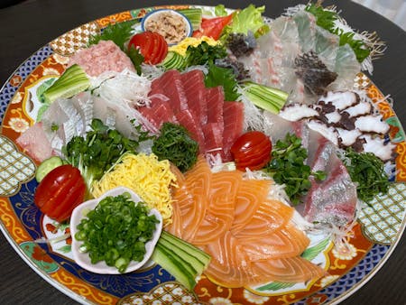 Japanese home parties include hand-rolled sushi