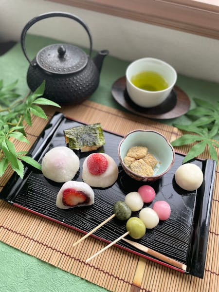 Make Mochi and Learn Mochi culture in Japan at Japanese local kitchen. 