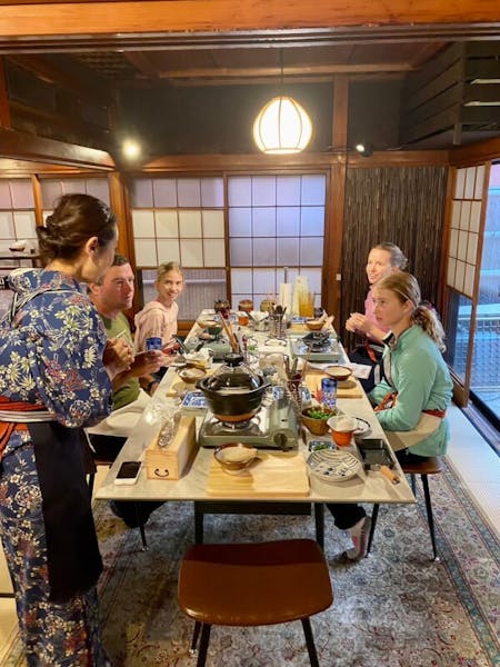 Asakusa Cooking Class！
Halal-friendly
Colorful temari sushi made in a Japanese house with a Japanese mother！and authentic miso soup made from golden dashi stock, soul food tamagoyaki, and seasonal vegetable salad made with ground sesame seeds