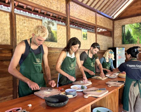 Ubud: Hands-on Balinese Cooking Class on Organic Farm