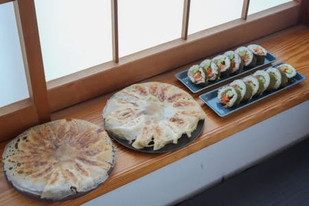 Crispy Gyoza and Sushi rolls class in Tokyo(rental kitchen) , in Yokohama(host's house)