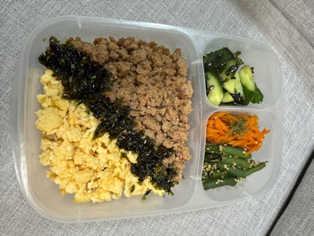 Japanese Bento Class
(Healthy bento , vegan bento , Minced bento and omelet rice bento)