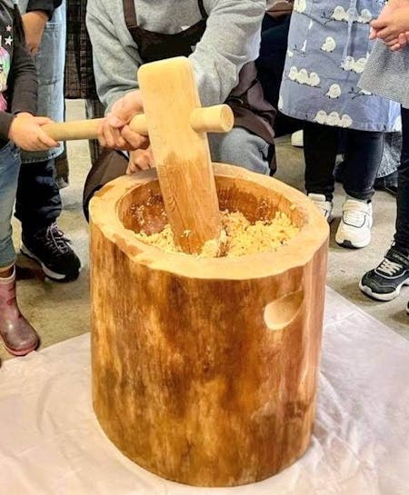 Why don't you experience fermented foods and traditional culture that values  Japan's nature, through making miso and sushi rolls?