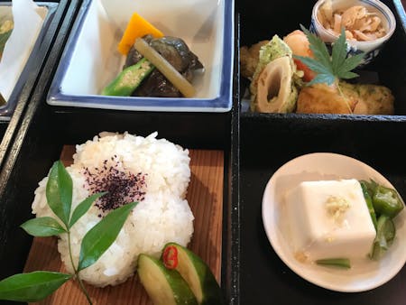 SyokadoBento（JapaneseBento Style）
※Vegetarian and vegan options available