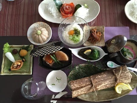 Former, general of a hotel in Tsumagojuku teaches Japanese hospitality dishes (^^)
