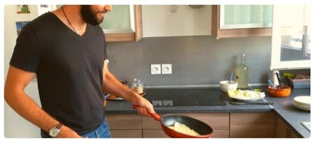 Learn the secret to cooking crêpes with local