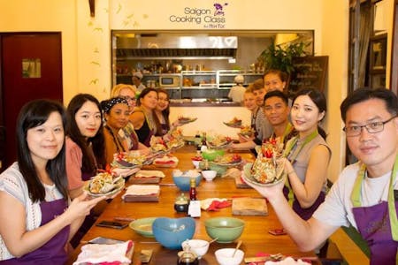 Market tour & hands-on Vietnamese cooking class