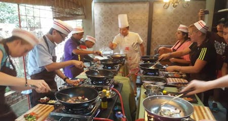 4 hours cooking class with local market visiting