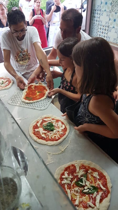 Pizza class in Naples in Pizzeria