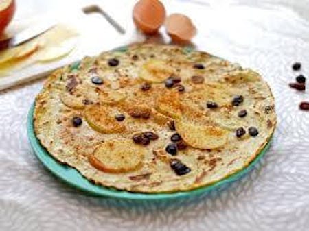 Online baking pancakes with apple and raisins