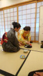 host-Tomoko