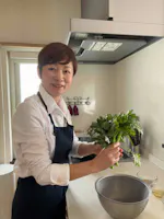 host-tomoko
